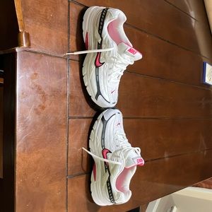 Nike Womens Initiator Shoes White Running Sneakers Size 8.5 2014 394053-160